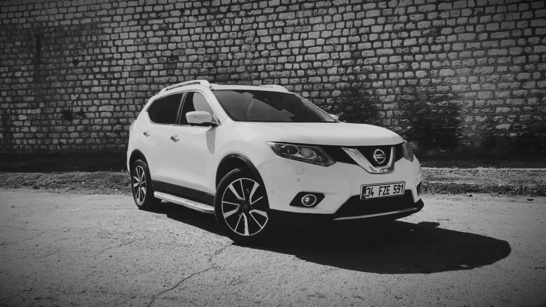 Beyaz Nissan X-Trail – Modern Araç Estetiği Reels’i