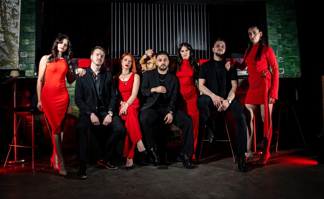 Red & Black – Kontrastın Estetiği